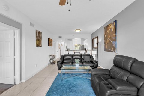 Купить кондоминиум в Тамарак, Флорида 3 комнаты, 114.18м2, № 2083298 - фото 19