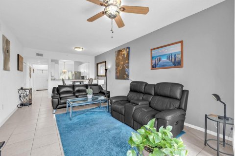 Купить кондоминиум в Тамарак, Флорида 3 комнаты, 114.18м2, № 2083298 - фото 15