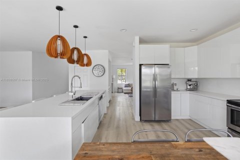 Casa en venta en Weston, Florida, 5 dormitorios, 259.94 m2 № 1823381 - foto 4