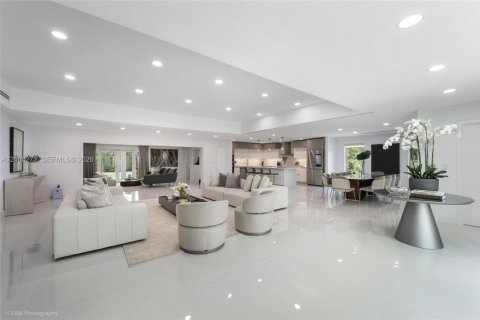 Villa ou maison à Miami, Floride 4 chambres, 310.57 m2 № 2402409