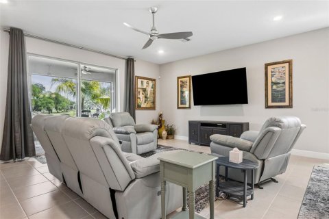 Villa ou maison à vendre à Zephyrhills, Floride: 4 chambres, 209.4 m2 № 2093203 - photo 13