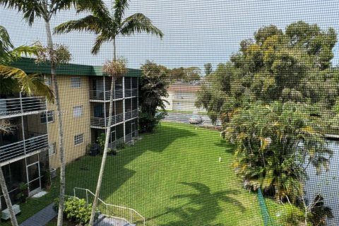Condo in Miami, Florida, 2 bedrooms  № 1708343 - photo 17