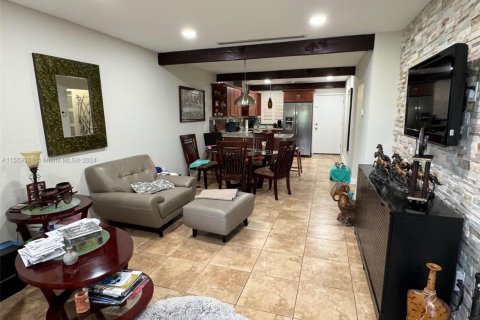 Condo in Miami, Florida, 2 bedrooms  № 1708343 - photo 6