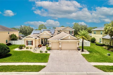 House in Land O' Lakes, Florida 4 bedrooms, 293.2 sq.m. № 1822458 - photo 1