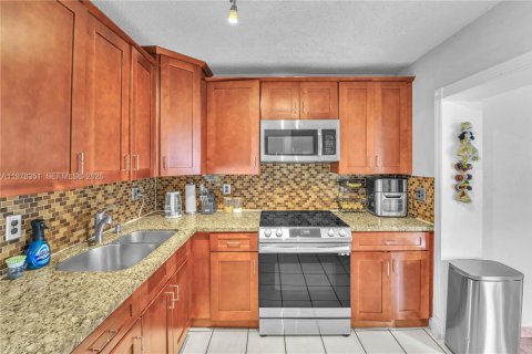 Villa ou maison à vendre à Cutler Bay, Floride: 3 chambres, 130.99 m2 № 2042076 - photo 7