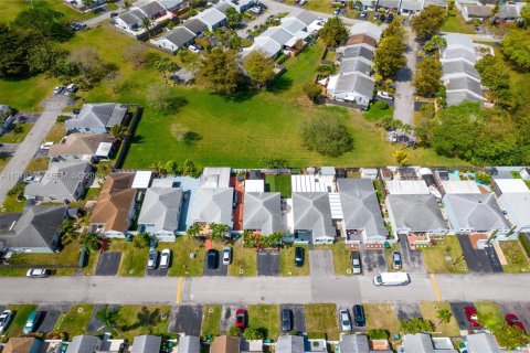 Villa ou maison à vendre à Cutler Bay, Floride: 3 chambres, 130.99 m2 № 2042076 - photo 21