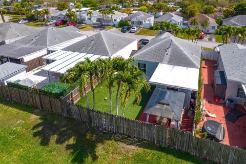 Villa ou maison à vendre à Cutler Bay, Floride: 3 chambres, 130.99 m2 № 2042076 - photo 26