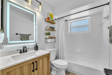 Villa ou maison à vendre à Cutler Bay, Floride: 3 chambres, 130.99 m2 № 2042076 - photo 15