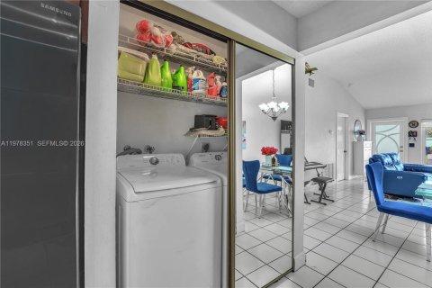 Villa ou maison à vendre à Cutler Bay, Floride: 3 chambres, 130.99 m2 № 2042076 - photo 10