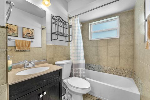 Villa ou maison à vendre à Cutler Bay, Floride: 3 chambres, 130.99 m2 № 2042076 - photo 13