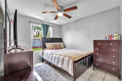 Villa ou maison à vendre à Cutler Bay, Floride: 3 chambres, 130.99 m2 № 2042076 - photo 11