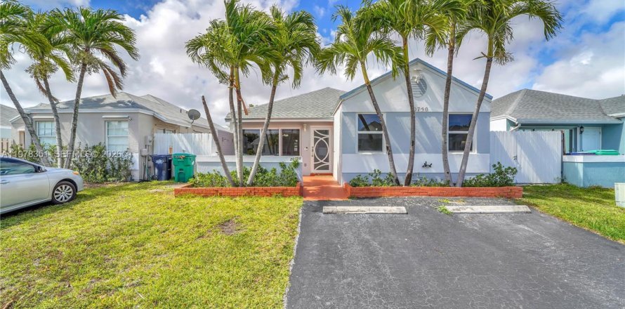 Villa ou maison à Cutler Bay, Floride 3 chambres, 130.99 m2 № 2042076