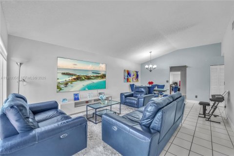 Villa ou maison à vendre à Cutler Bay, Floride: 3 chambres, 130.99 m2 № 2042076 - photo 3