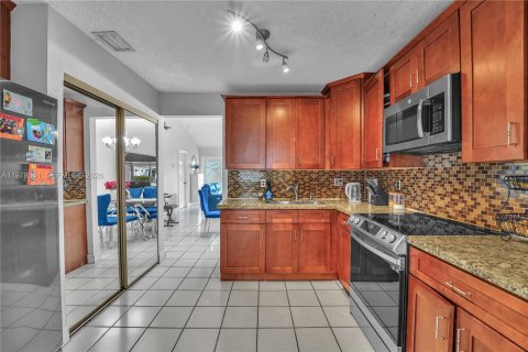 Villa ou maison à vendre à Cutler Bay, Floride: 3 chambres, 130.99 m2 № 2042076 - photo 6