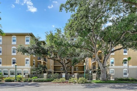 Condo in Sarasota, Florida, 1 bedroom  № 2100846 - photo 2
