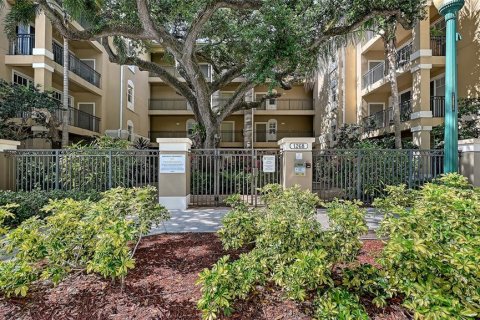 Condo in Sarasota, Florida, 1 bedroom  № 2100846 - photo 3