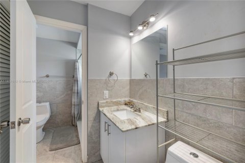 Купить кондоминиум в Лодердейл-бай-те-Си, Флорида 1 спальня, 69.68м2, № 1963684 - фото 12