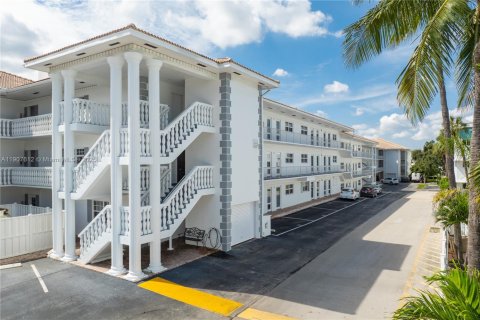 Купить кондоминиум в Лодердейл-бай-те-Си, Флорида 1 спальня, 69.68м2, № 1963684 - фото 16