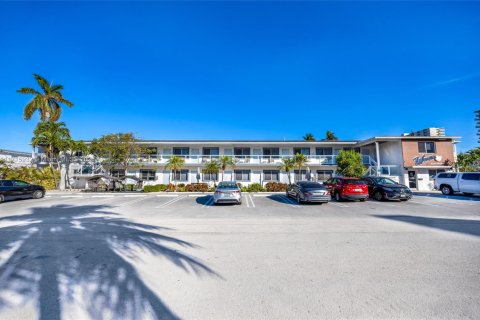 Commercial property in Pompano Beach, Florida № 1692338 - photo 1