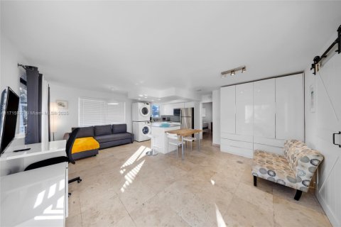 Commercial property in Pompano Beach, Florida № 1692338 - photo 12