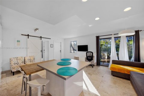 Commercial property in Pompano Beach, Florida № 1692338 - photo 14