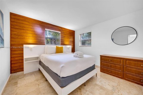 Commercial property in Pompano Beach, Florida № 1692338 - photo 10