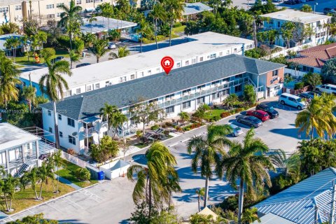 Commercial property in Pompano Beach, Florida № 1692338 - photo 2