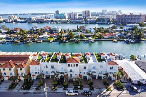 Adosado en Clearwater, Florida 3 dormitorios, 208.19 m2 № 2114897