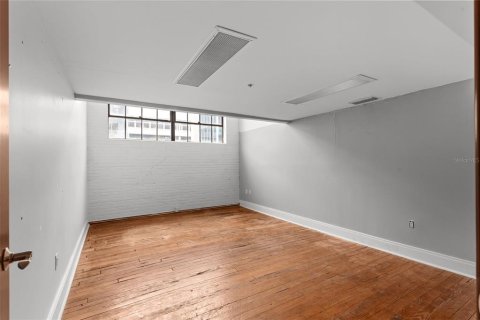 Immobilier commercial à louer à Tampa, Floride: 1948.07 m2 № 1425899 - photo 19