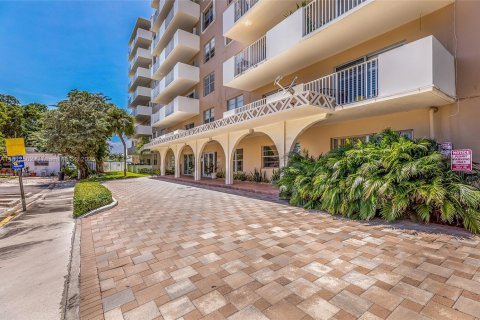 Condo in North Bay Village, Florida, 1 bedroom  № 1980166 - photo 7
