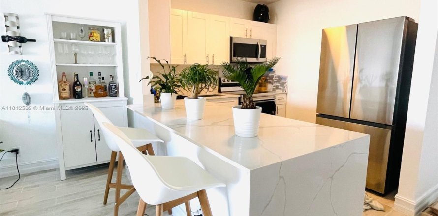 Condo in North Bay Village, Florida, 1 bedroom  № 1980166