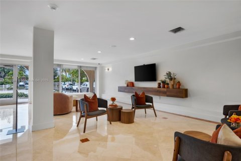 Condo in North Bay Village, Florida, 1 bedroom  № 1980166 - photo 8