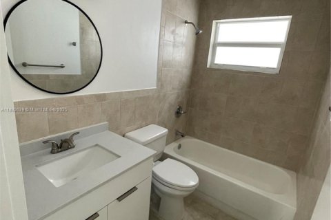 Villa ou maison à louer à Miami, Floride: 3 chambres, 265.24 m2 № 1946665 - photo 7