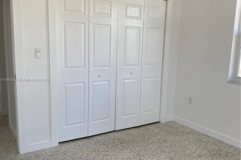 Villa ou maison à louer à Miami, Floride: 3 chambres, 265.24 m2 № 1946665 - photo 12