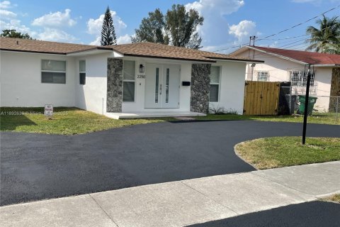Villa ou maison à louer à Miami, Floride: 3 chambres, 265.24 m2 № 1946665 - photo 1