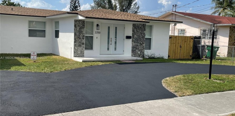 Villa ou maison à Miami, Floride 3 chambres, 265.24 m2 № 1946665