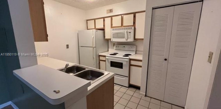 Condo in Oakland Park, Florida, 1 bedroom  № 1958109
