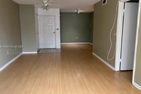 Condo in Oakland Park, Florida, 1 bedroom  № 1958109 - photo 3