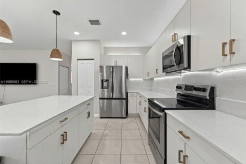 Купить виллу или дом в Майами, Флорида 4 спальни, 291.62м2, № 2050584 - фото 14