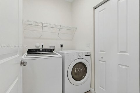 Купить виллу или дом в Майами, Флорида 4 спальни, 291.62м2, № 2050584 - фото 24