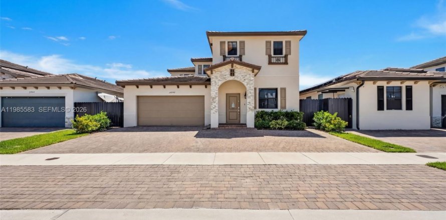 Дом в Майами, Флорида 4 спальни, 291.62м2 № 2050584