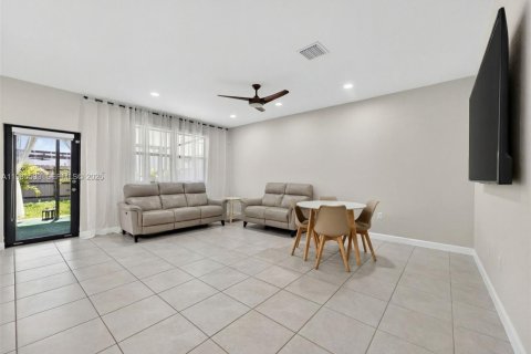 Купить виллу или дом в Майами, Флорида 4 спальни, 291.62м2, № 2050584 - фото 9