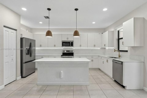 Купить виллу или дом в Майами, Флорида 4 спальни, 291.62м2, № 2050584 - фото 13