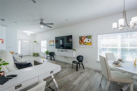 Adosado en venta en New Smyrna Beach, Florida, 4 dormitorios, 223.15 m2 № 2413723 - foto 8