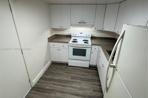 Villa ou maison à North Miami, Floride 1 chambre, 65.96 m2 № 2248807