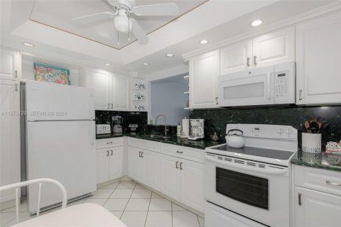 Condominio en venta en Miami Beach, Florida, 1 dormitorio, 84.73 m2 № 2032952 - foto 18