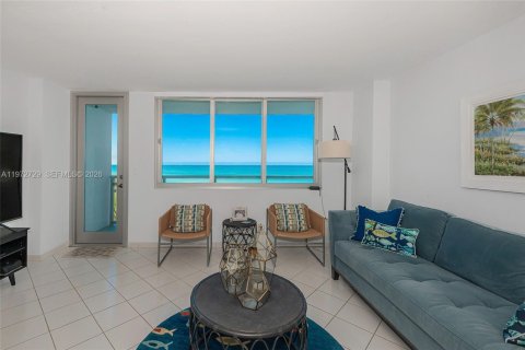 Condominio en venta en Miami Beach, Florida, 1 dormitorio, 84.73 m2 № 2032952 - foto 10