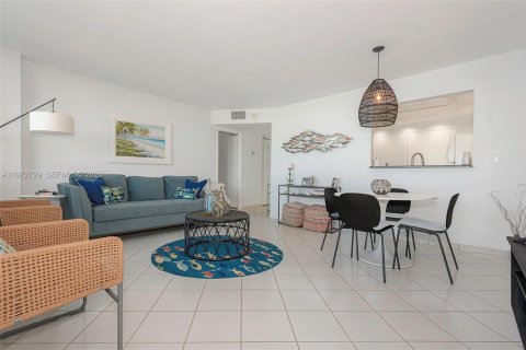 Condominio en venta en Miami Beach, Florida, 1 dormitorio, 84.73 m2 № 2032952 - foto 13