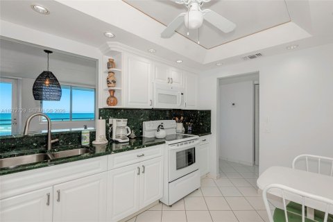 Condominio en venta en Miami Beach, Florida, 1 dormitorio, 84.73 m2 № 2032952 - foto 19