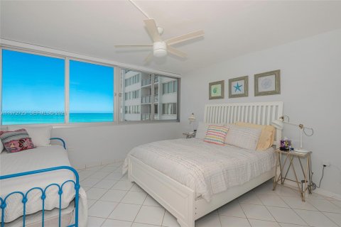 Condo in Miami Beach, Florida, 1 bedroom № 2032952 - photo 23